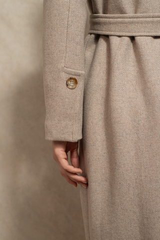 Beige Stunner Mantel