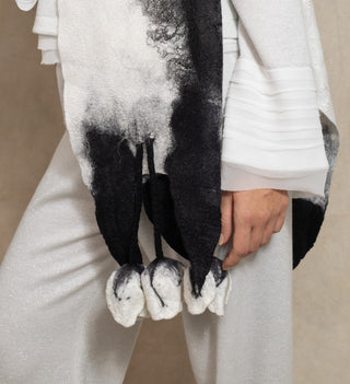 Schwarz-weißer Tulpen-Schal